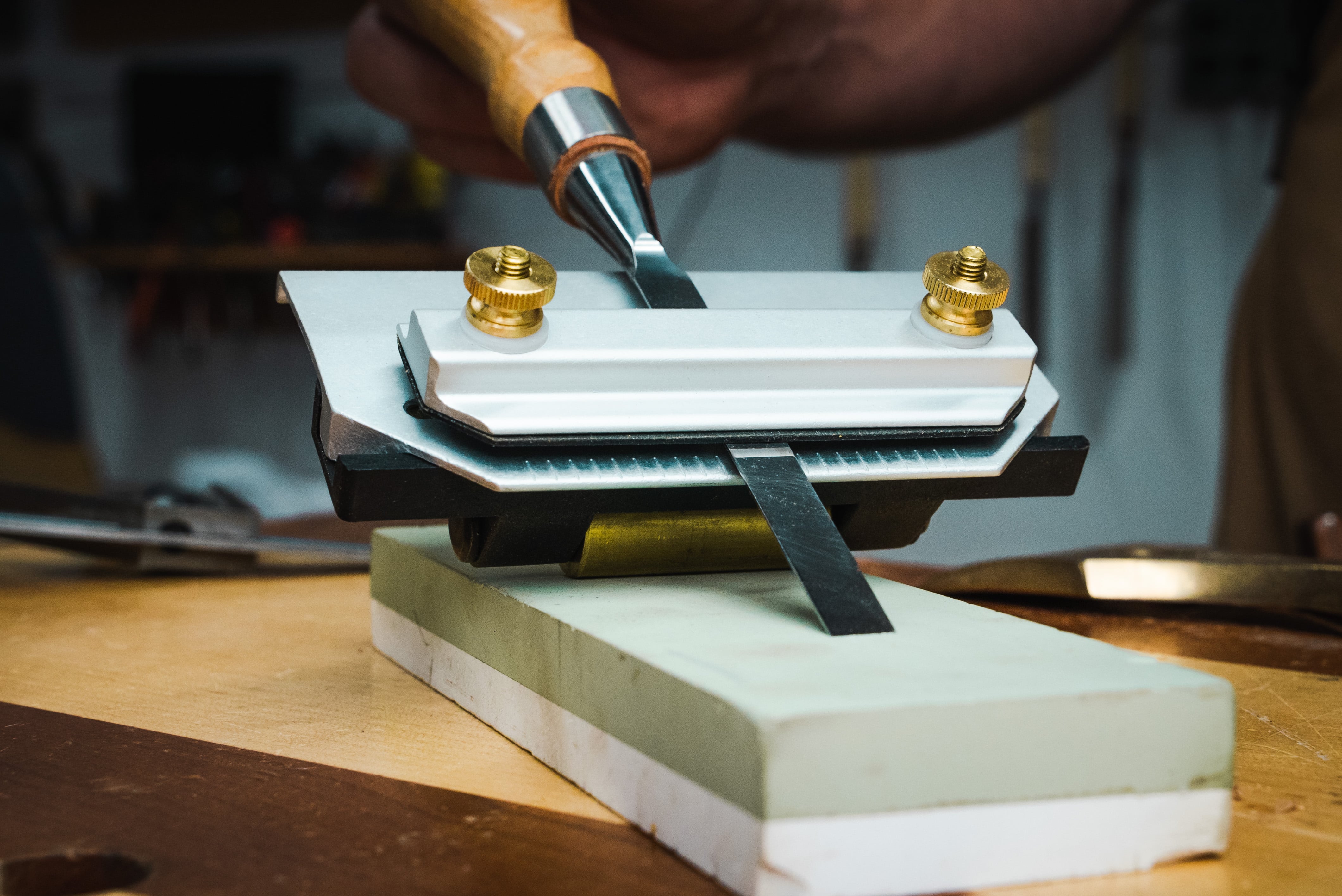 2-in-1 Chisel Sharpening Jig For Chisels and Planes