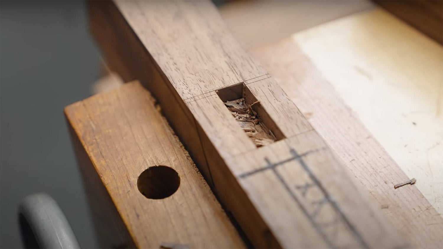 Cut Perfectly Centered Mortises with No Measuring (Quick Tip)
