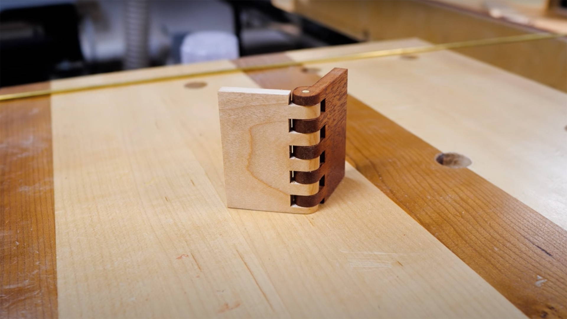 How to Make Simple Wooden Hinges With a Box Joint Jig