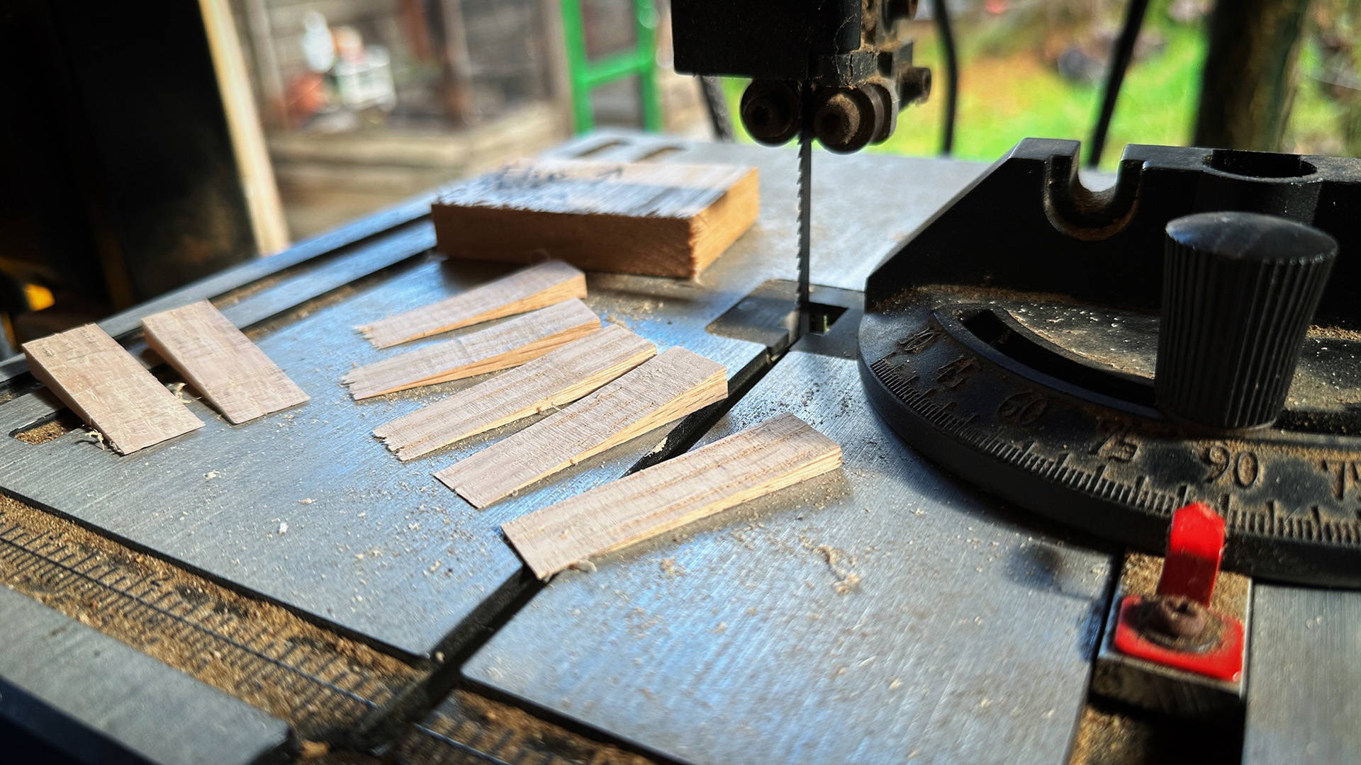 How to Cut Wedges on a Bandsaw the Easy Way (Quick Tip)