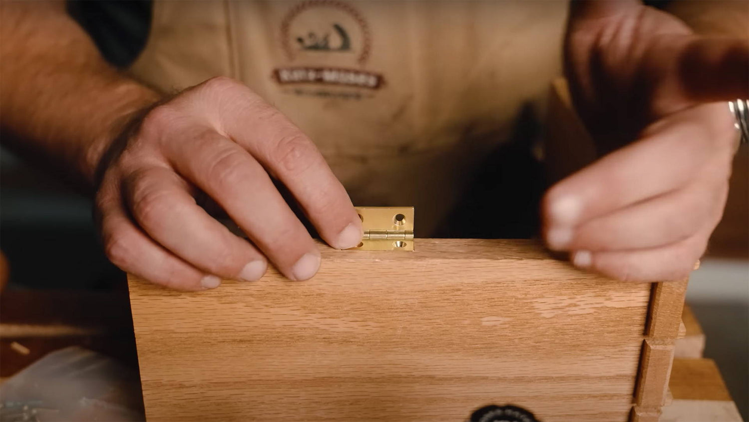 Perfect Hinge Inlays with Plunge-Base Router Trick (Quick Tip)