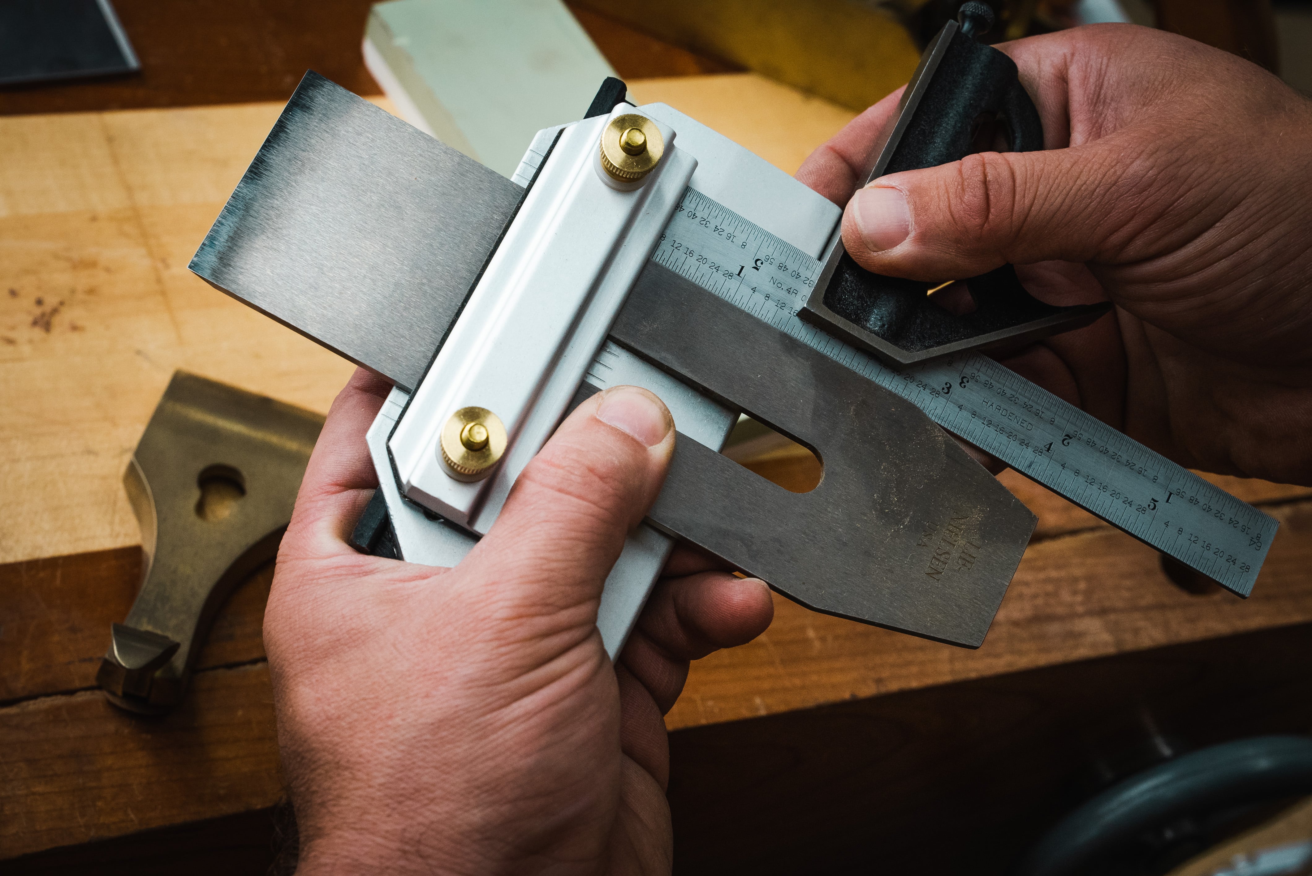 2-in-1 Chisel Sharpening Jig For Chisels and Planes