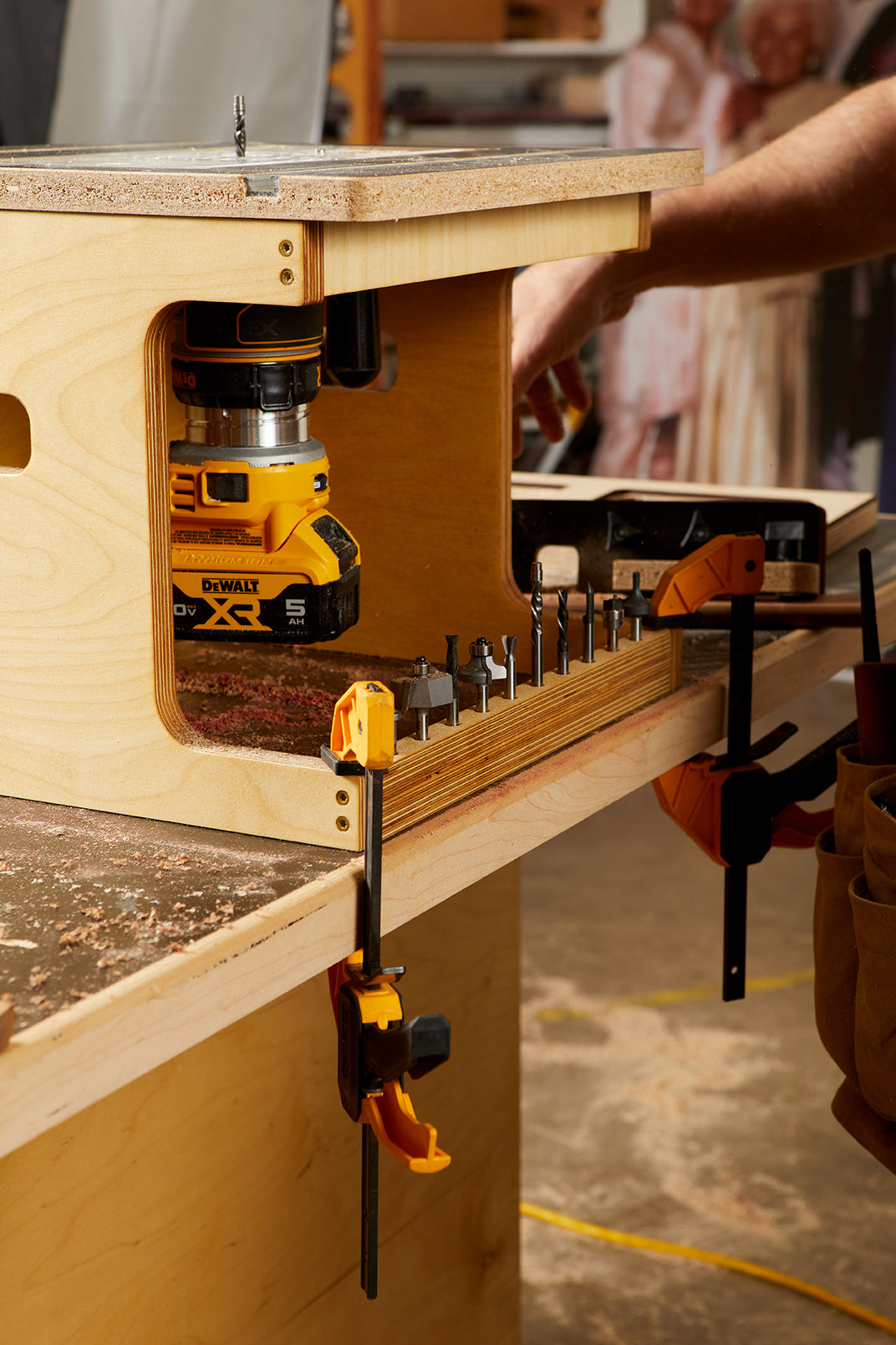 Router store table jig